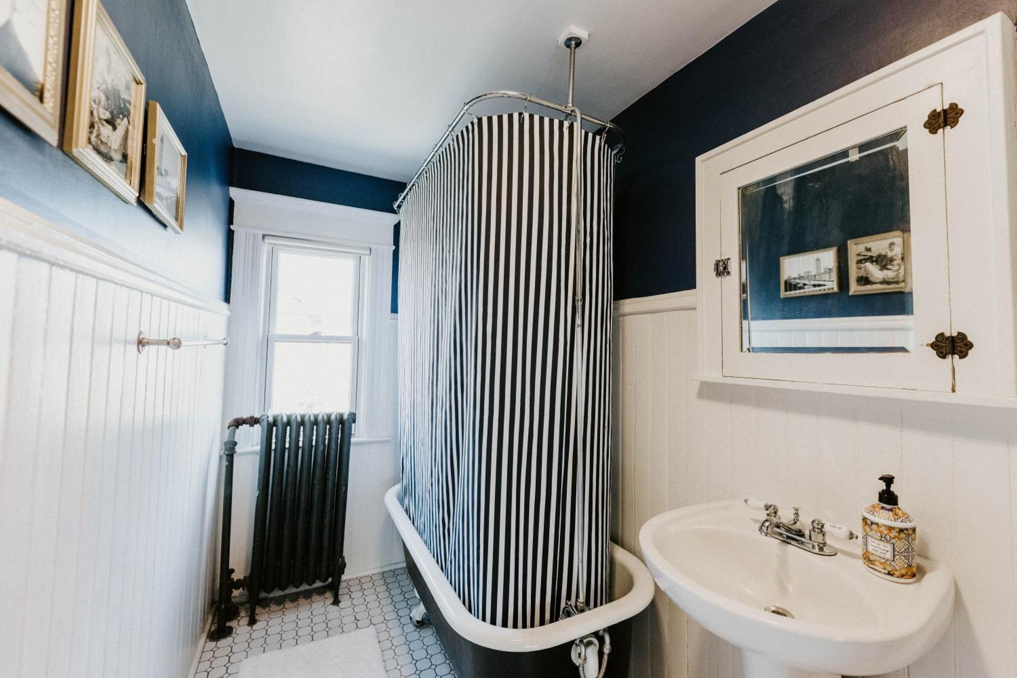 Ferienwohnung Retro Gem Box Victorian Steps From Irvine Park Saint Paul Exterior foto